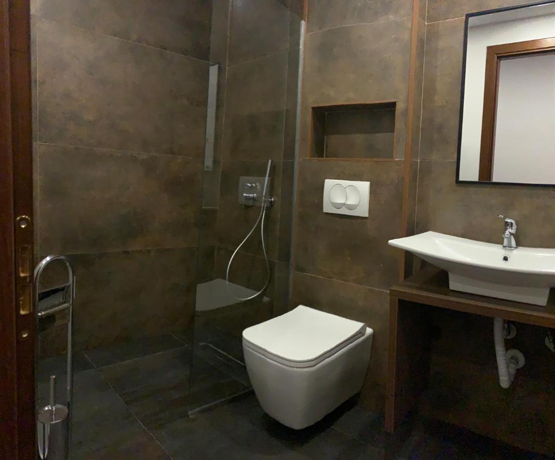 Vladimir Estate Hotel Гирокастра Экстерьер фото