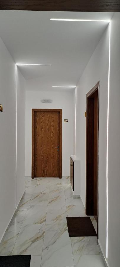 Vladimir Estate Hotel Гирокастра Экстерьер фото